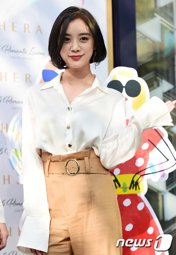 (서울=뉴스1스타) 권현진 기자 = 원더걸스 혜림이 22일 오후 서울 청담동 헤라부띠끄에서 열린 ‘헤라 2016 F/W 에릭 지리아 콜라보레이션 행사에 참석해 매력을 발산하고 있다 …