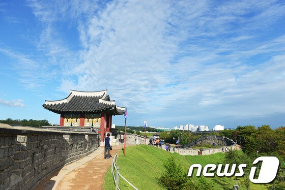 본문 이미지 - 화성성곽길ⓒ News1