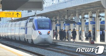 본문 이미지 - KTX 열차 .2016.9.27/뉴스1 ⓒ News1 최창호 기자