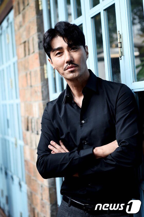 본문 이미지 - 배우 차승원이 최근 서울 종로구 삼청동의 한 카페에서 진행된 인터뷰에서 김정호라는 인물이 전하는 가치에 대해 밝혔다. ⓒ News1star / 고아라 기자