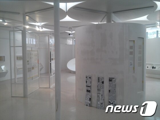 본문 이미지 - '원도,  두 글씨장이 이야기'  특별전 전시장 모습 ⓒ News1