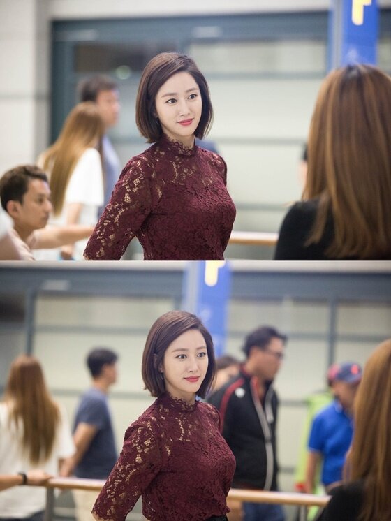 본문 이미지 - MBC 새 월화드라마 '캐리어를 끄는 여자'를 위해 변신한 전혜빈 모습이 공개됐다. ⓒ News1star / 스튜디오 드래곤