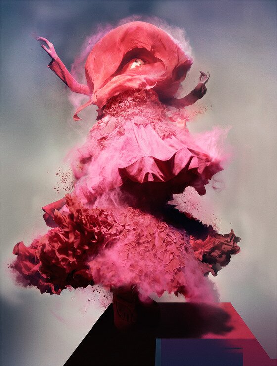 본문 이미지 - Pink Powder, Lily Donaldson wearing John Galliano, 2008. 대림미술관 제공