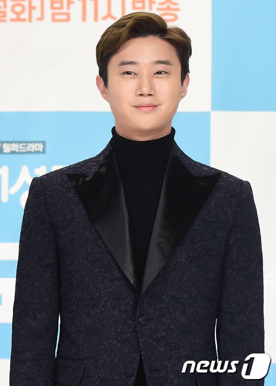 본문 이미지 - 배우 한재석이 10일 오후 서울 영등포 타임스퀘어에서 열린 tvN 드라마 ‘내성적인 보스’ 제작발표회에 참석해 포즈를 취하고 있다. ⓒ News1star/ 권현진 기자