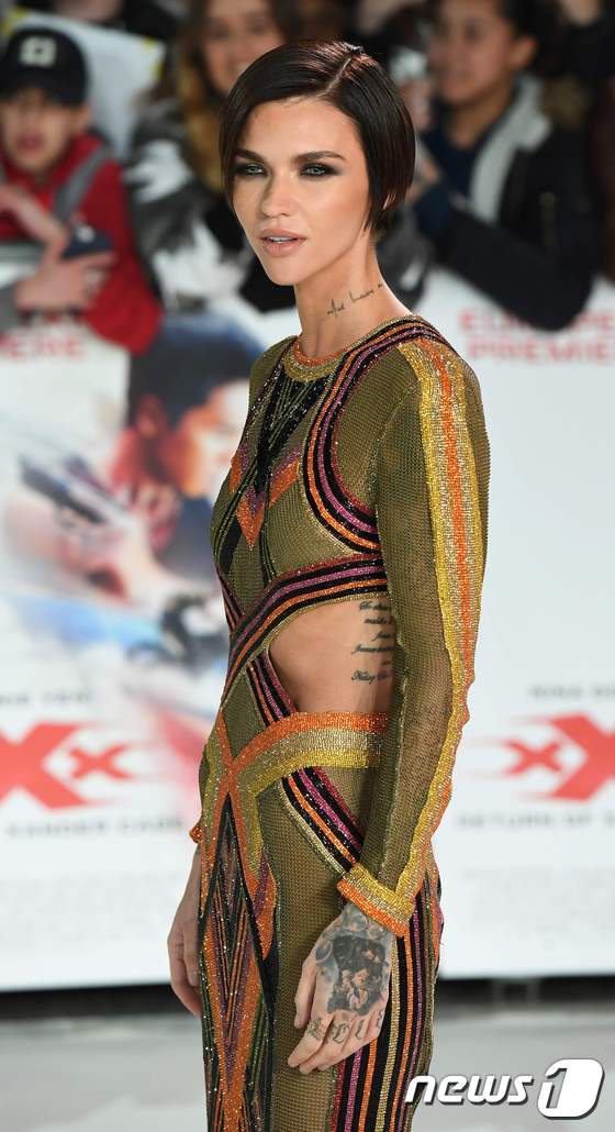 (런던 AFP=뉴스1) 우동명 기자 = 배우 루비 로즈가 10일 (현지시간)  런던에서 열린 영화 ’트리플 엑스: 잰더 케이지의 귀환’ 유럽 시사회에 참석해 포즈를 취하고 있다ⓒ …