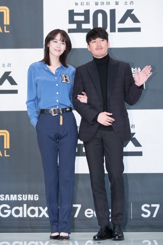 본문 이미지 - 장혁, 이하나(왼쪽)가 '보이스'에서 호흡을 맞춘다. ⓒ News1star / OCN