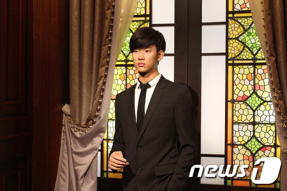 본문 이미지 - 마담투소에서 만나볼 수 있는 배우 김수현 밀랍인형ⓒ News1 윤슬빈 기자