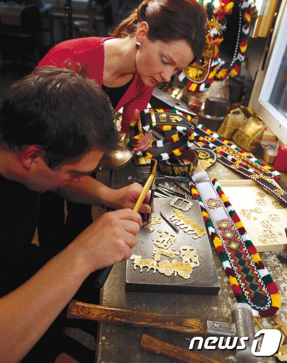 본문 이미지 - 아펜첼 금속 공예품.<사진=스위스관광청>ⓒ News1