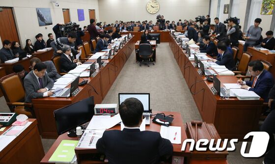 지난 18일 서울 여의도 국회에서 미래창조과학방송통신위원회 전체회의가 열리고 있다. 2017.1.18/뉴스1 © News1 허경 기자