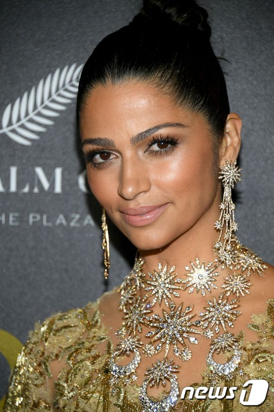 (뉴욕 AFP=뉴스1) 우동명 기자 = 모델 카밀라 알베스가 17일(현지시간) 뉴욕 AMC 로우즈 링컨 스퀘어 13 극장에서 열린 영화 ‘골드’의 시사회에 참석하고 있다.ⓒ AFP …