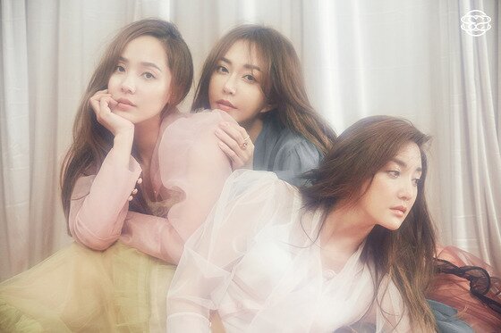 본문 이미지 - S.E.S.가 2일 20주년 기념 앨범을 발표했다. ⓒ News1star / SM엔터테인먼트