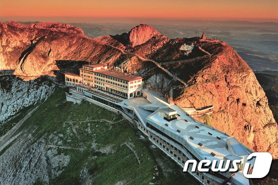 본문 이미지 - 스위스를 상징하는 바위산 필라투스.(이미지제공=스위스관광청)ⓒ News1