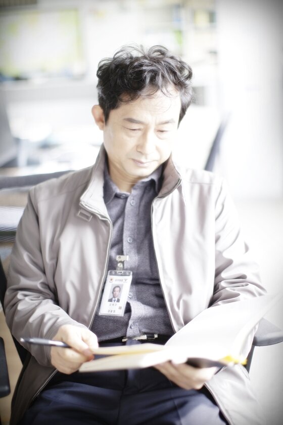 본문 이미지 - 배우 조영진이 웹무비 ‘눈을 감다’에서 뛰어난 연기력을 선보였다. ⓒ News1star / 타이탄 플랫폼