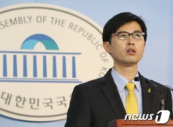 본문 이미지 - 강상구 정의당 교육연수원 부원장. 2017.1.24/뉴스1 ⓒ News1 송원영 기자