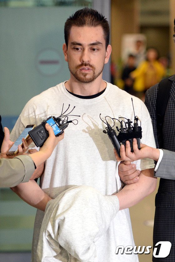 본문 이미지 - 대법원 3부는 '이태원 살인사건'의 진범으로 지목된 미국인 아더 존 패터슨(38·당시 만 17세)에 대한 상고심 선고에서 징역 20년형을 선고했다. /뉴스1