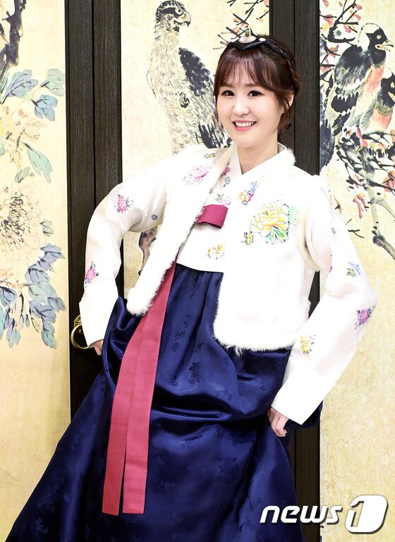 본문 이미지 - .트로트가수 윤수현이 최근 뉴스1스타와 만나 한 해 소망을 밝혔다 ⓒ News1star/ 권현진 기자 