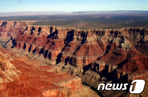 본문 이미지 - 유네스코 세계유산으로 깊이가 약 1500m나 되는 세계에서 가장 경관이 뛰어난 협곡, 그랜드 캐니언.(이미지제공=비욘드코리아)ⓒ News1