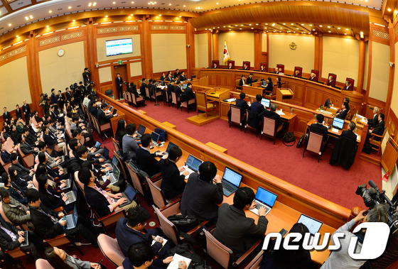 헌재 대심판정에서 열린 박근혜 대통령 탄핵심판 첫 공개변론