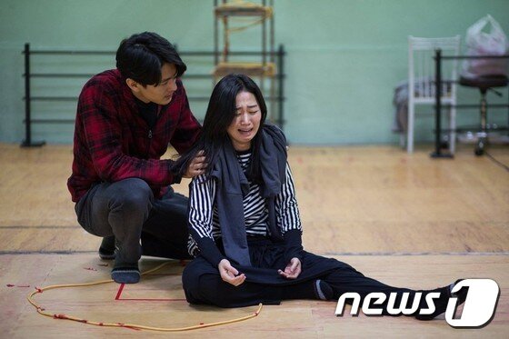 본문 이미지 - 다음은 연극 '예수 고추 실종 사건' 연습 장면 ⓒ News1