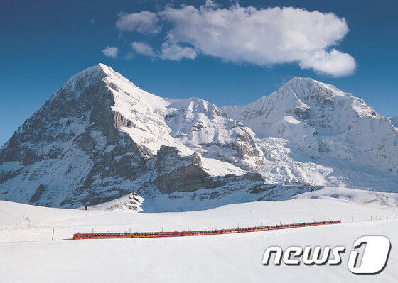 본문 이미지 - 우리나라 여행객이 가장 많이 오르는 스위스 알프스 봉우리로 꼽히는 융프라우.(이미지제공=스위스관광청)ⓒ News1
