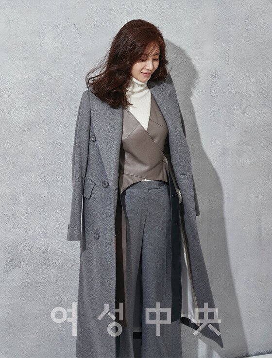 본문 이미지 - 배우 송윤아는 ‘더 케이투’에서 최유진 역으로 열연했다. ⓒ News1star / 여성중앙