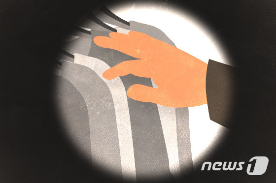 서울 백화점 돌며 명품 '싹쓸이'…2800만원어치 훔친 중국인 실형