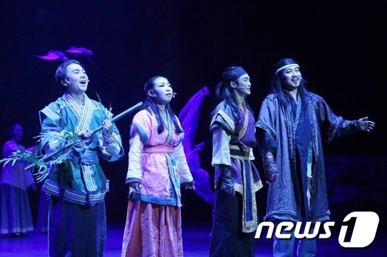 본문 이미지 - 어린이 국악극 '만만파파 용피리' 공연 장면(사진=국립국악원)