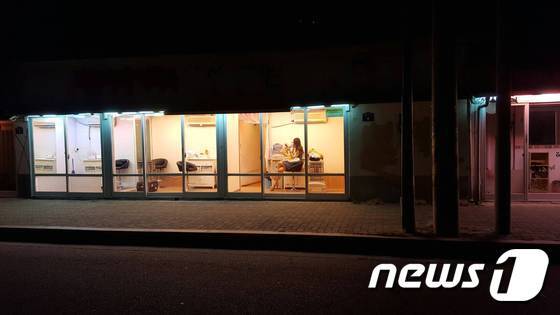 본문 이미지 - 일부 영업중인 업소 모습. /뉴스1 ⓒ News1