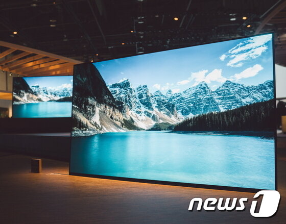 본문 이미지 - 소니는 4K HDR OLED TV “BRAVIA OLED” A1E 시리즈를 CES2017에서 공개했다. (소니 제공)ⓒ News1
