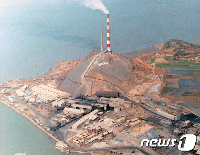 (서울=뉴스1) = 환경부 산하 한국환경공단은 1일 충남 서천군 옛 장항제련소 인근 송림숲 일대에 국내 최초 '위해성 저감조치 대안공법'을 적용한 토양복원을 추진한다고 밝혔다.19 …