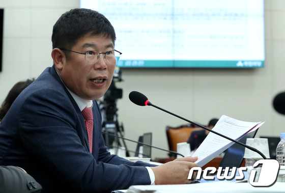 [국감] TBS교통방송 관련 질의하는 김경진 의원