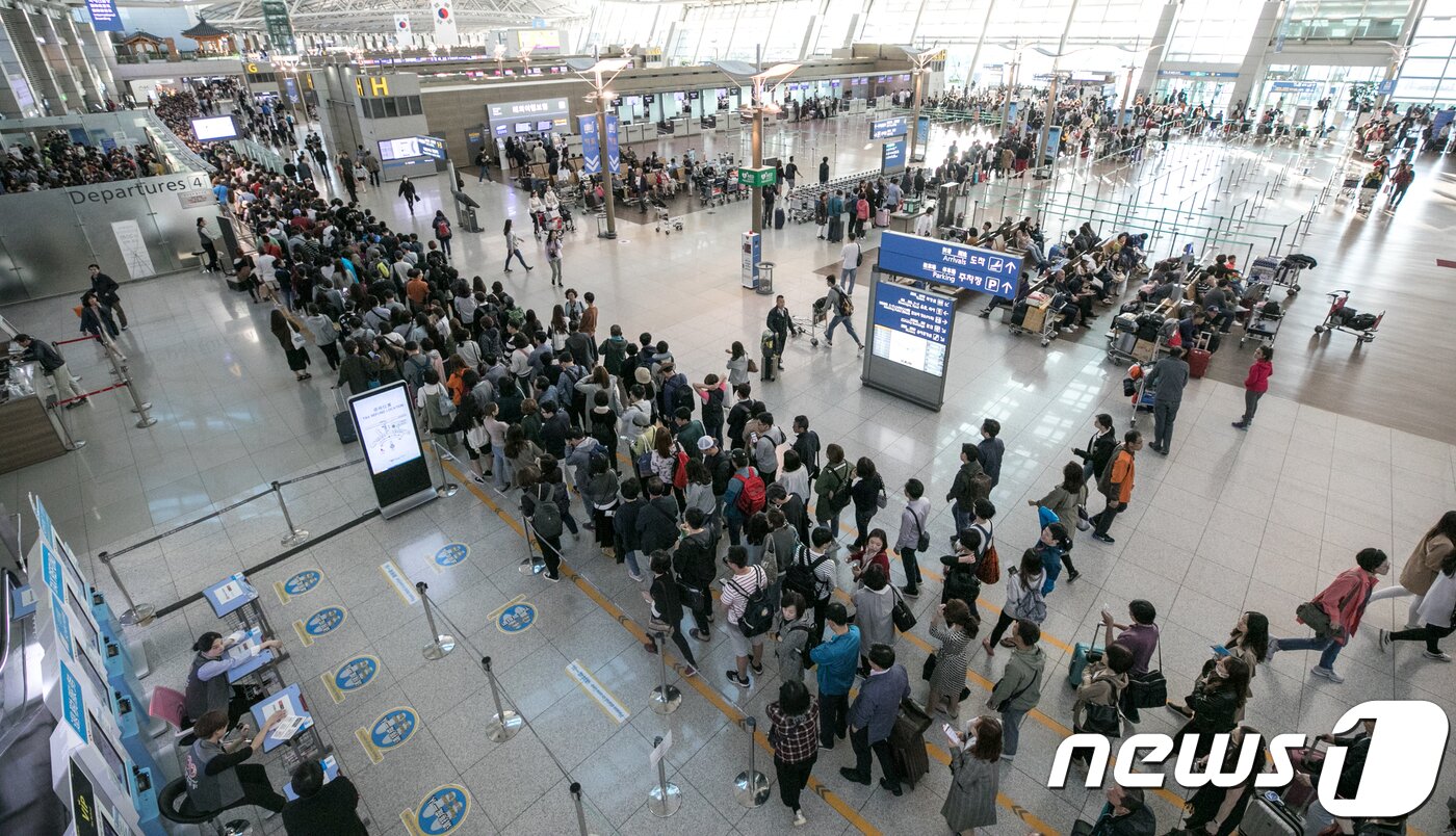 본문 이미지 - 인천국제공항 출국장의 모습. /뉴스1 ⓒ News1