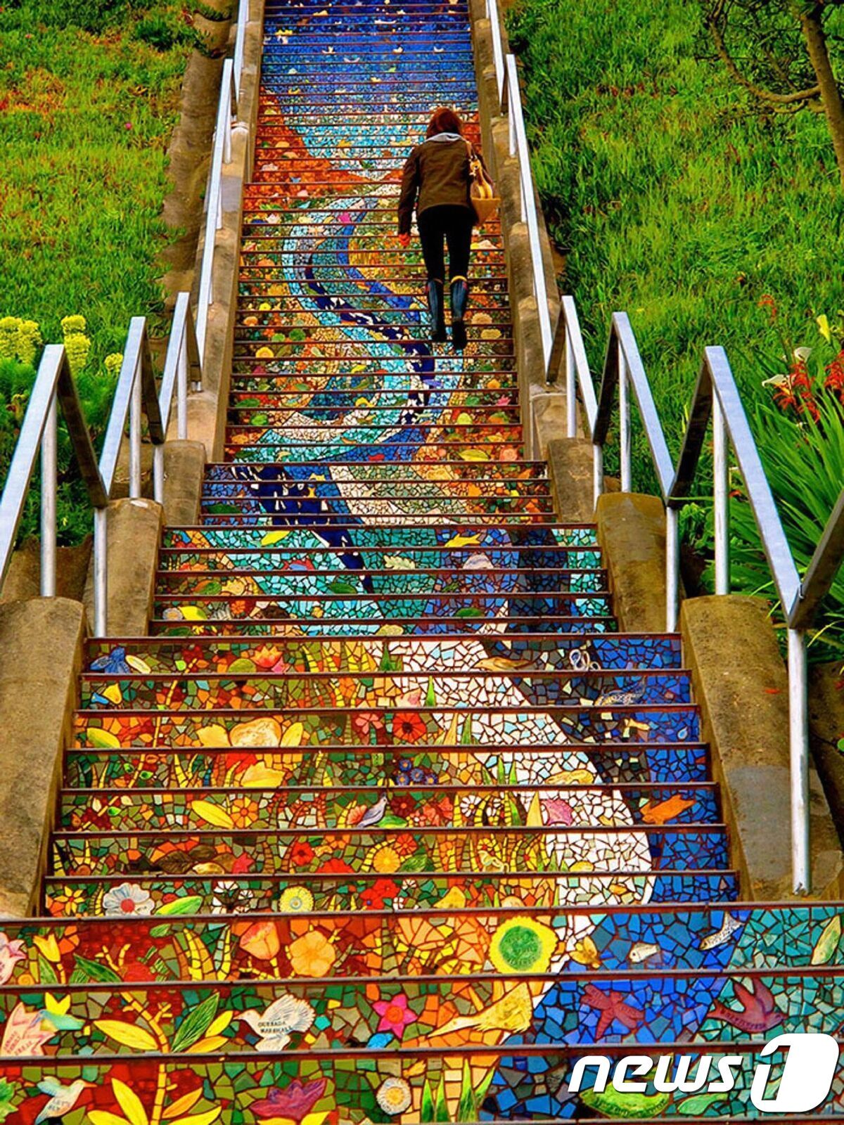 본문 이미지 - '16 애비뉴 타일 계단' ⓒ News1