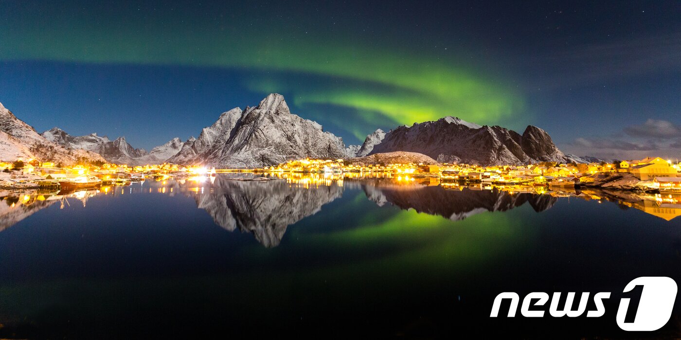 본문 이미지 - 로포텐 제도의 오로라. Alex Conu 제공.ⓒ News1