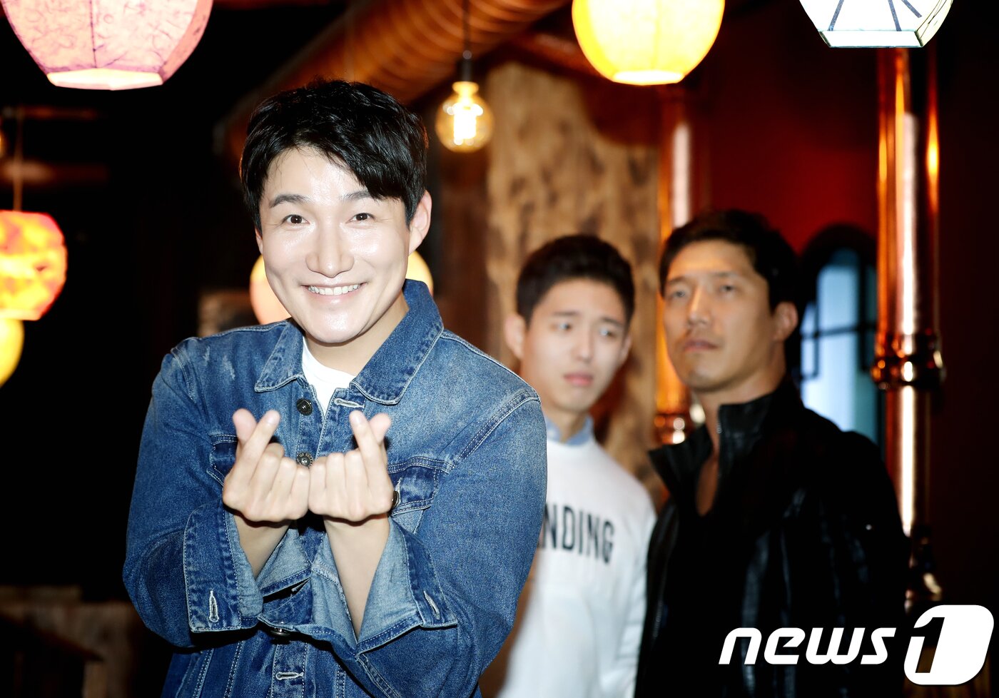 본문 이미지 - 2017.10.24. 종각역 인근 양꼬치집, 영화 '범죄도시' 배우 허동원, 하준, 홍기준(왼쪽부터) 인터뷰. ⓒ News1 권현진 기자