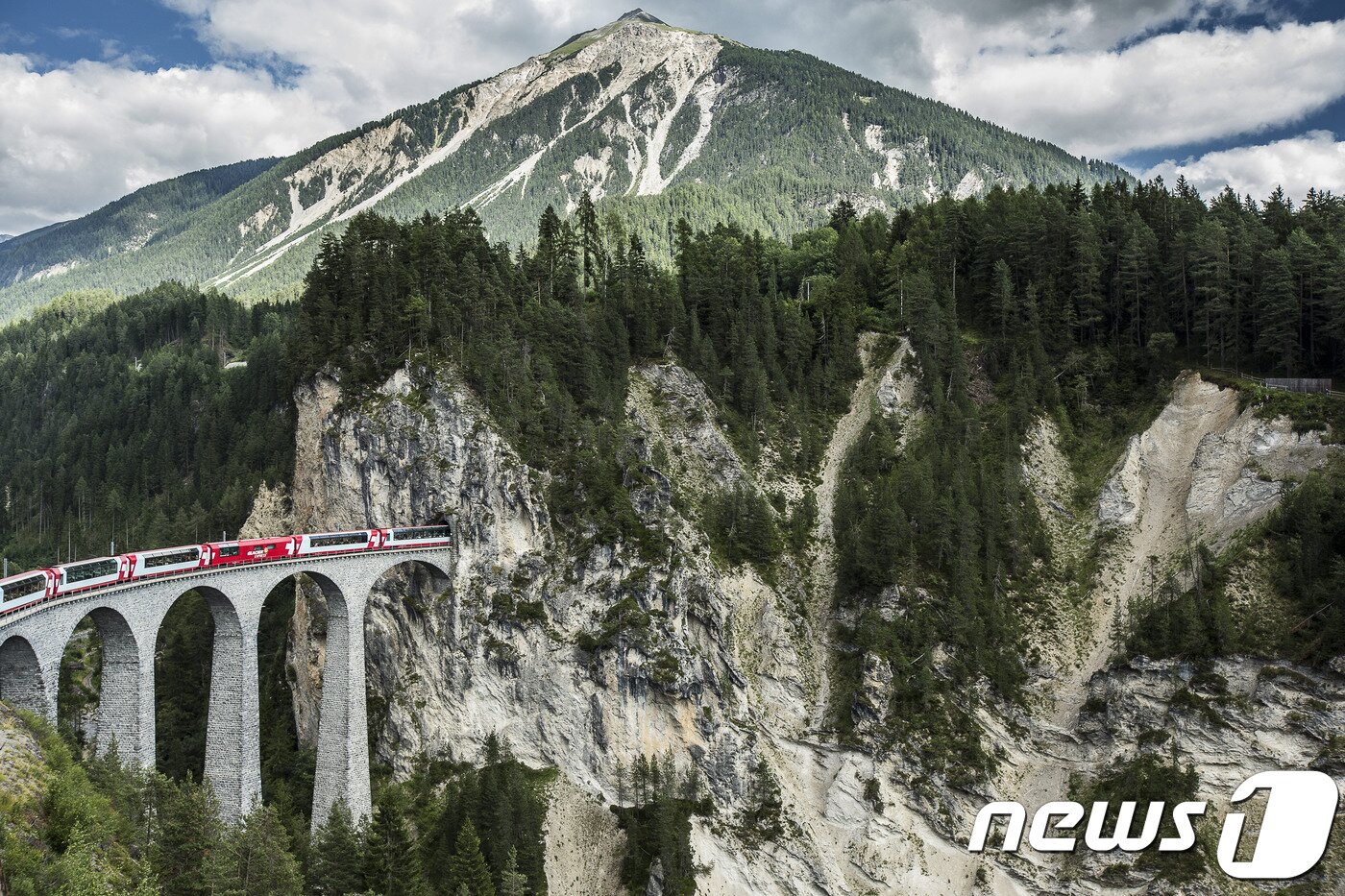 본문 이미지 - 글레이셔 익스프레스. 유레일 제공.ⓒ News1