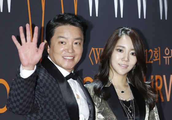 이범수·이윤진, 16년 만에 이혼…진흙탕 싸움 끝 "오해 풀고 합의"(종합)