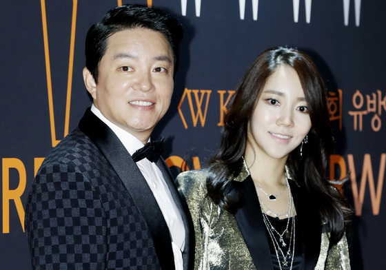 이범수, 14세 연하 이윤진과 이혼 절차 마무리…"원만한 합의·오해 해소"