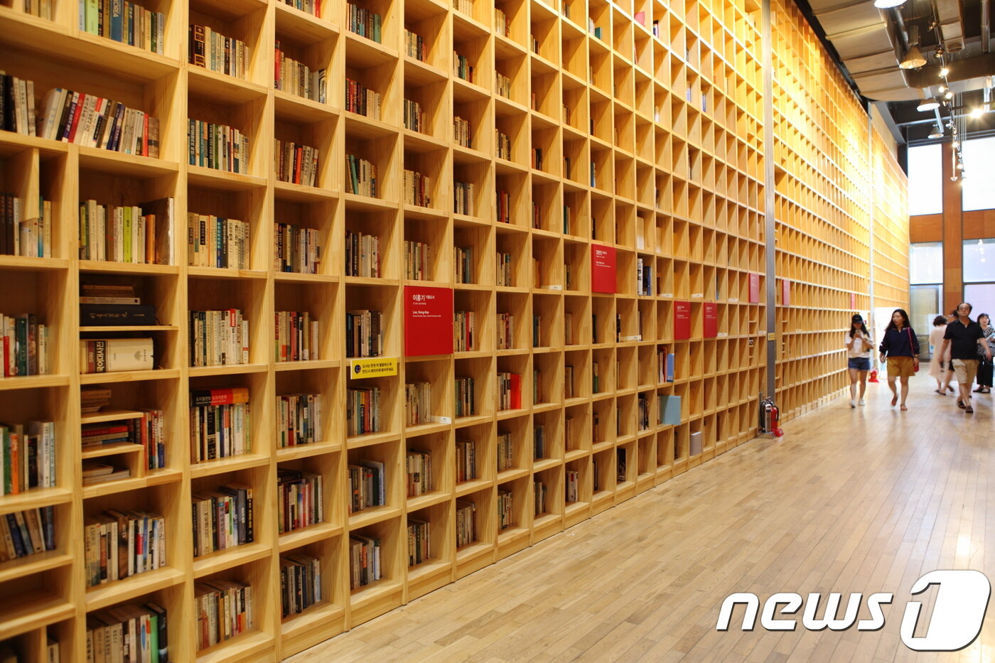 본문 이미지 - 파주 출판도시의 지헤의 숲 도서관. 한국관광공사 제공.ⓒ News1