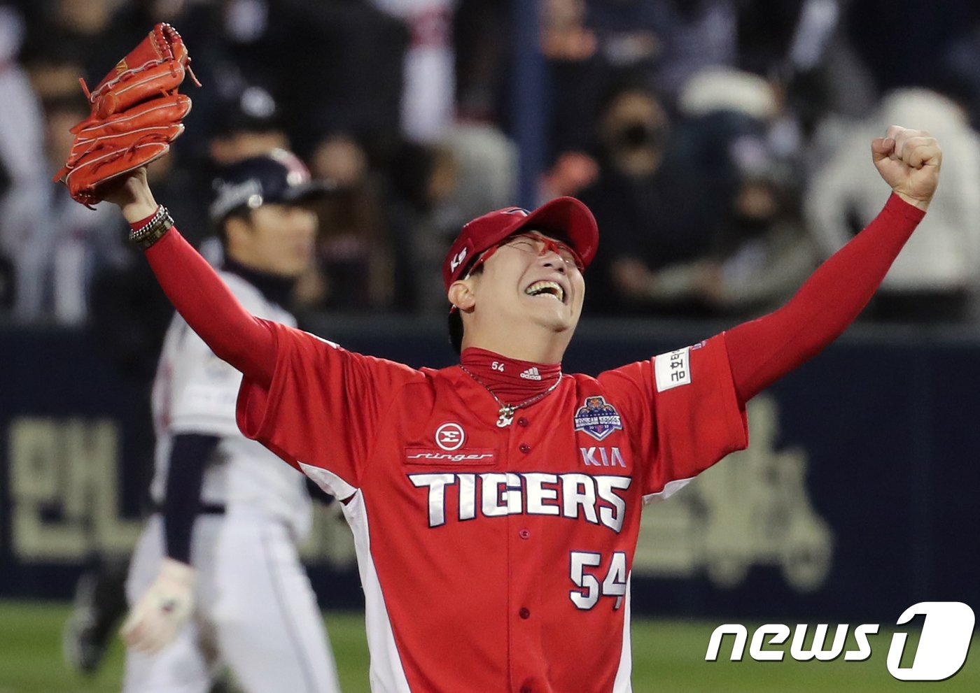 2017년 한국시리즈 5차전에서 우승을 확정짓는 세이브를 기록한 뒤 포효하는 양현종. / 뉴스1 DB ⓒ News1 이재명 기자