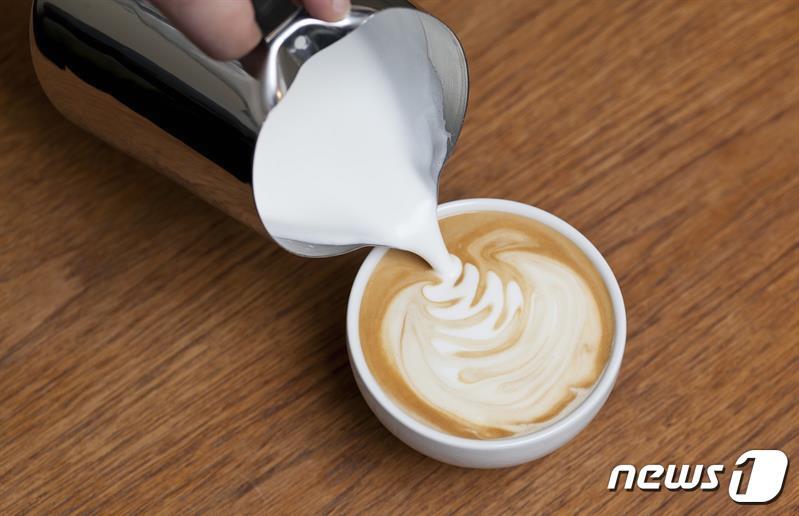 본문 이미지 - 팀 웬델보에서 선보이는 카페라테.  Anders Valde 제공.ⓒ News1