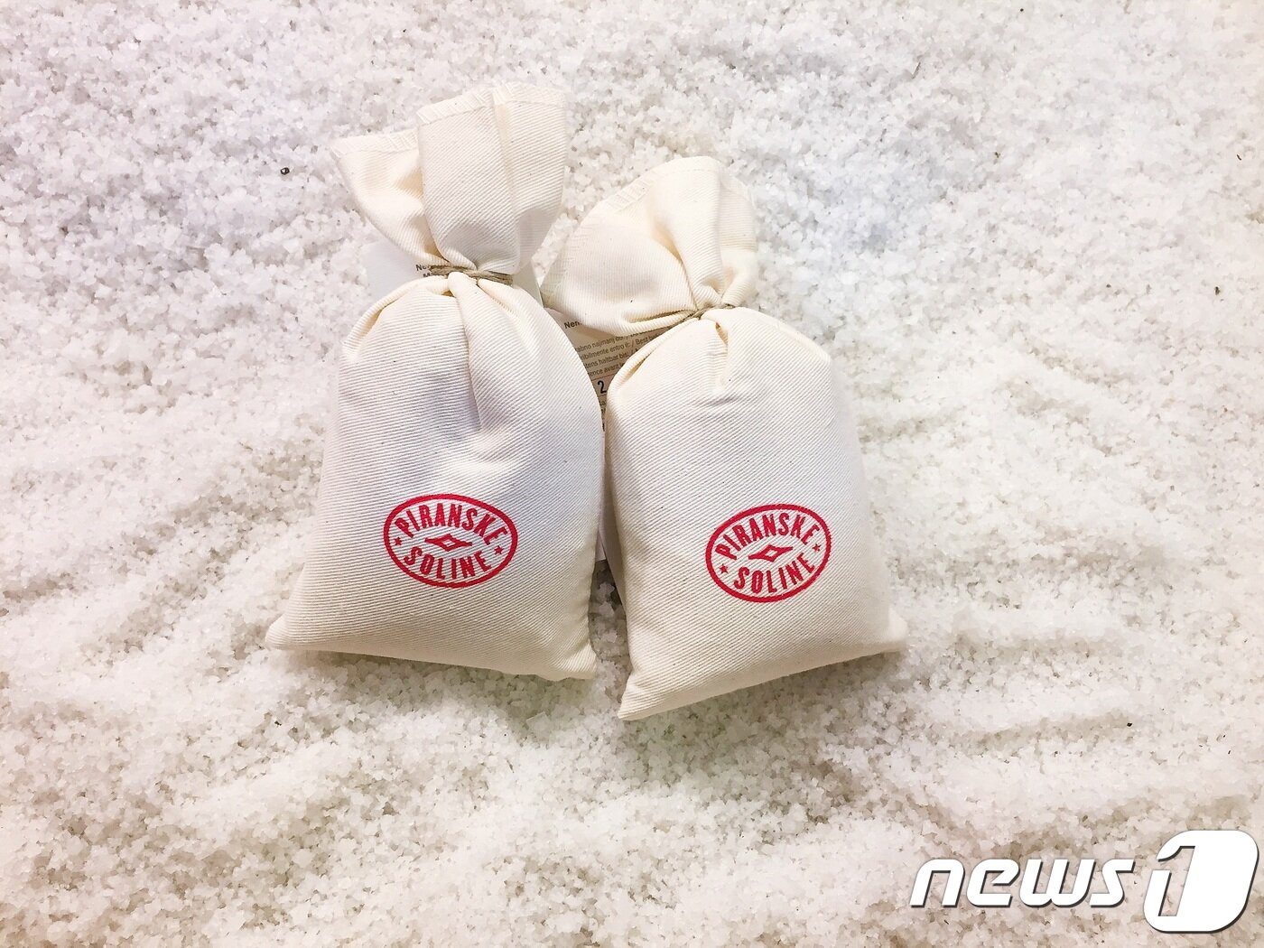 본문 이미지 - 피란에서 생산된 소금. 슬로베니아 여행의 필수 기념품으로 꼽힌다.ⓒ News1 윤슬빈 기자