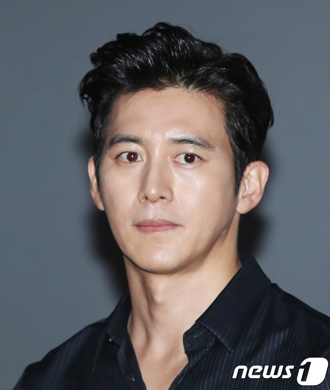 (서울=뉴스1) 권현진 기자 = 배우 고수가 8일 오후 서울 롯데시네마에서 열린 영화 ‘남한산성’ 무대인사에 참석해 매력을 발산하고 있다. 2017.10.8./뉴스1