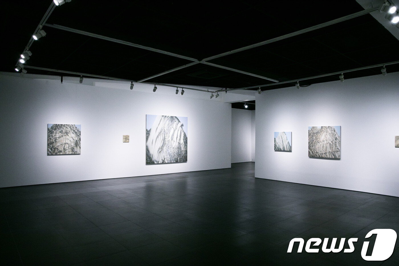 본문 이미지 - 정주영 개인전 '풍경의 얼굴' 전시전경ⓒ News1