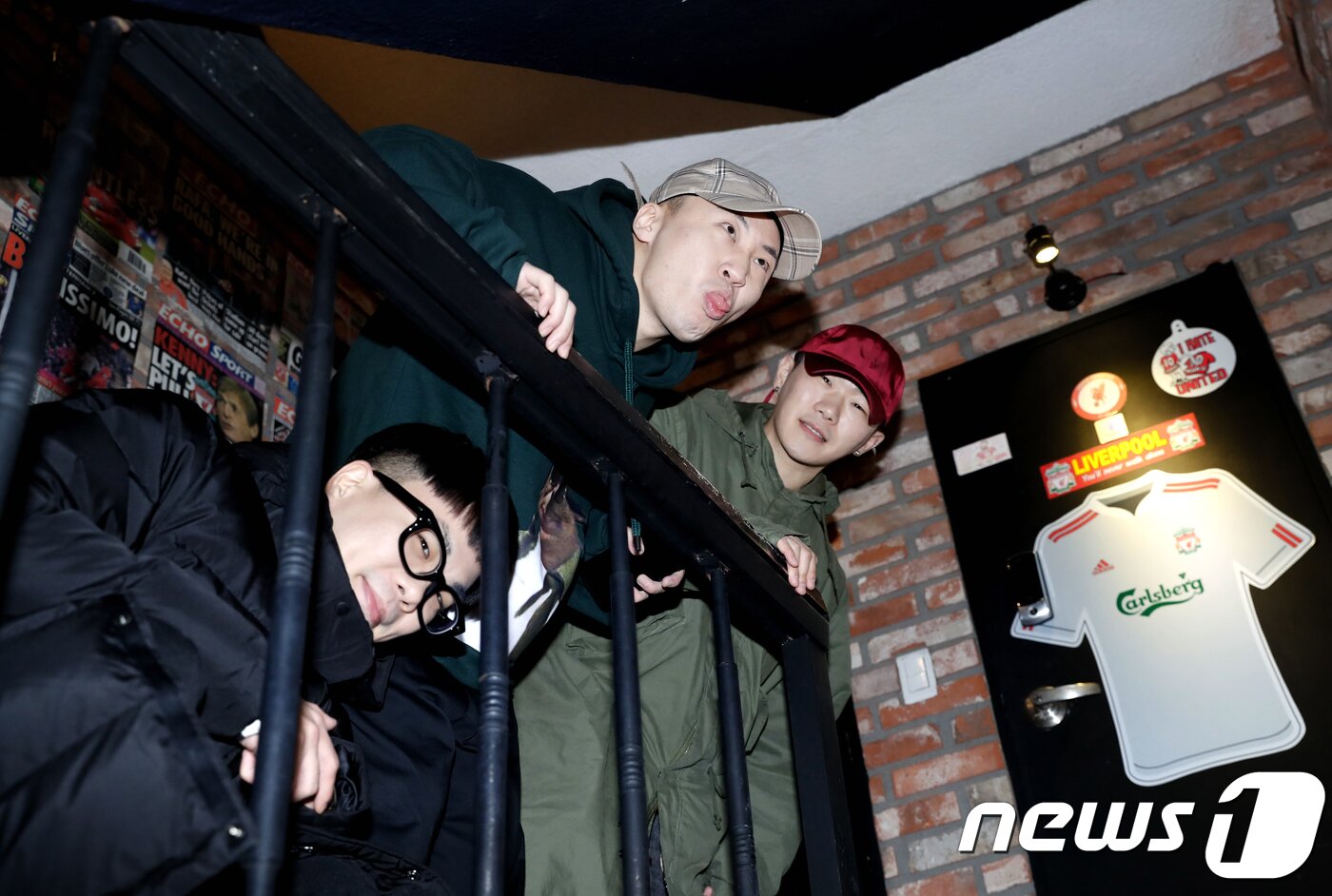 본문 이미지 - 2017. 11.20. 연남동 봉황당. 리듬파워 지구인(왼쪽부터), 보이 비, 행주 컴백 인터뷰. ⓒ News1 권현진 기자