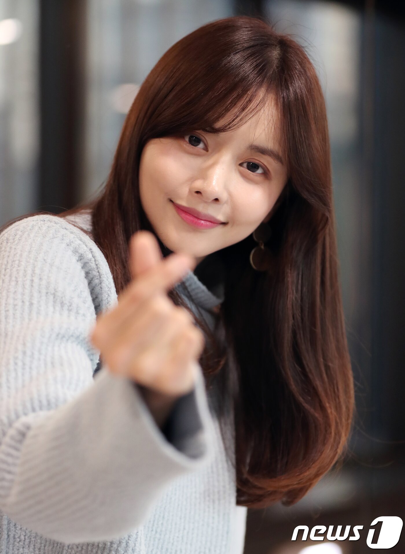 본문 이미지 - KBS 드라마 '고백부부'에 출연한 배우 한보름이 21일 오후 서울 종로구 뉴스1 본사에서 인터뷰에 앞서 포즈를 취하고 있다. 2017.11.21/뉴스1 ⓒ News1 이재명 기자