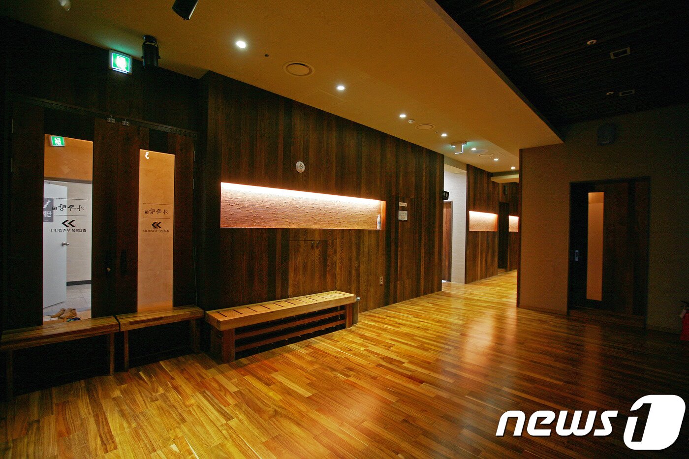 본문 이미지 - 부산 해운대 할매탕의 깔끔한 내부 모습(한국관광공사 제공)/뉴스1 ⓒ News1