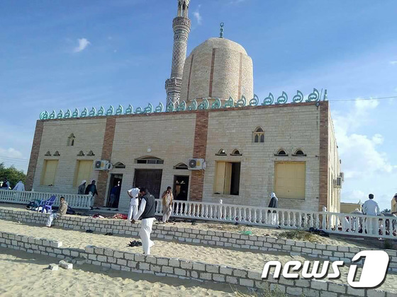 테러가 발생한 라우다 모스크.© AFP=뉴스1