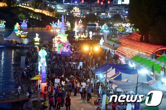 남강 유등축제 풍경© News1