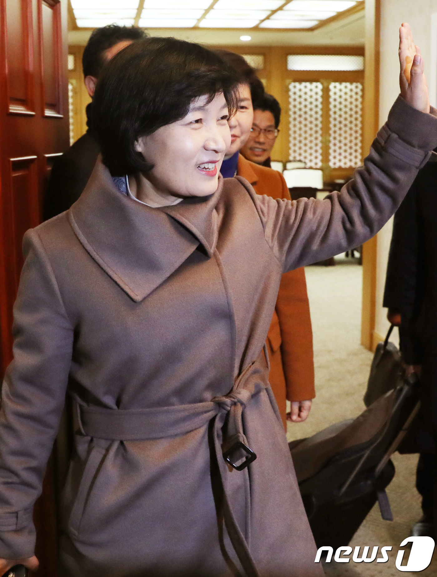 (서울=뉴스1) 송원영 기자 = 추미애 더불어민주당 대표가 중국을 방문하기 위해 30일 서울 강서구 김포국제공항을 통해 출국하고 있다. 중국 공산당 초청으로 베이징을 찾는 추 대표 …